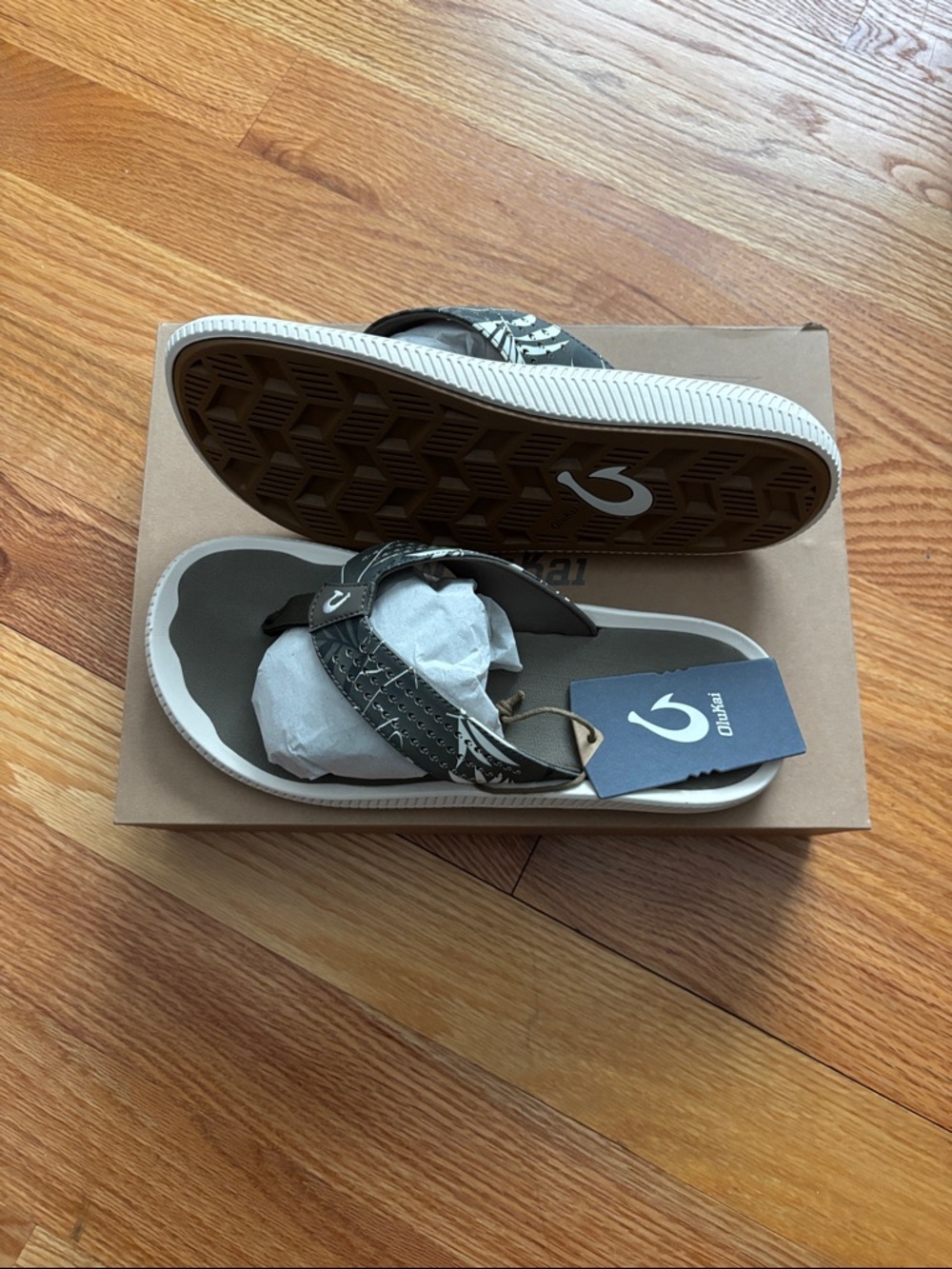 OluKai Men's Olive Green Patterned Kea Thong Sandal